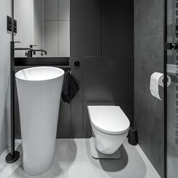 Biało-czarna łazienka